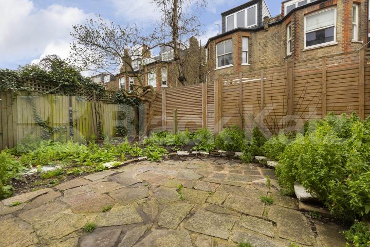 Two double bedrooms set within a period conversion by Belsize Park with a garden Howitt Road, Hampstead - Belsize Park NW3